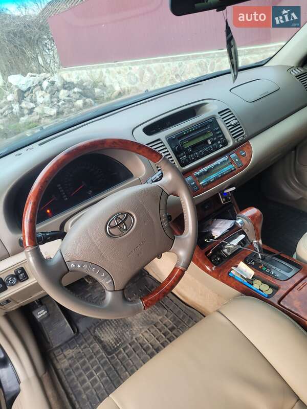 Седан Toyota Camry 2005 в Кривом Озере