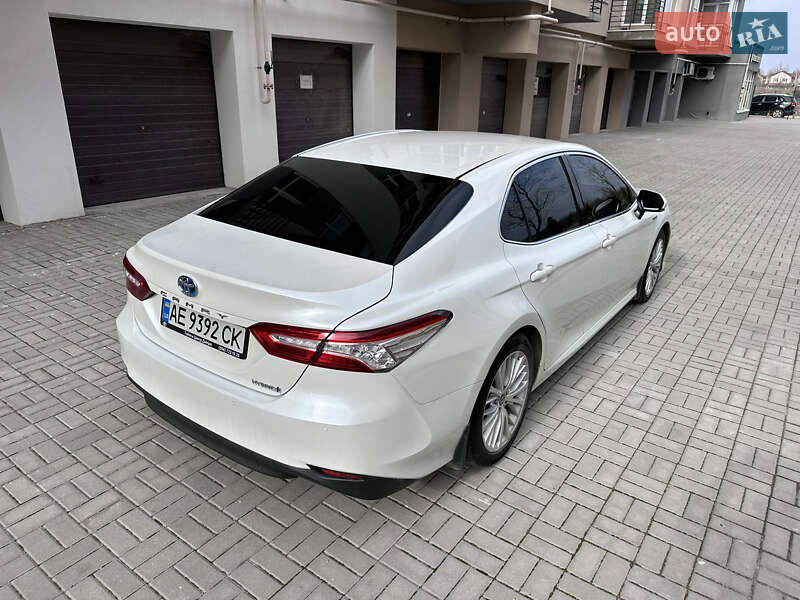 Седан Toyota Camry 2019 в Днепре