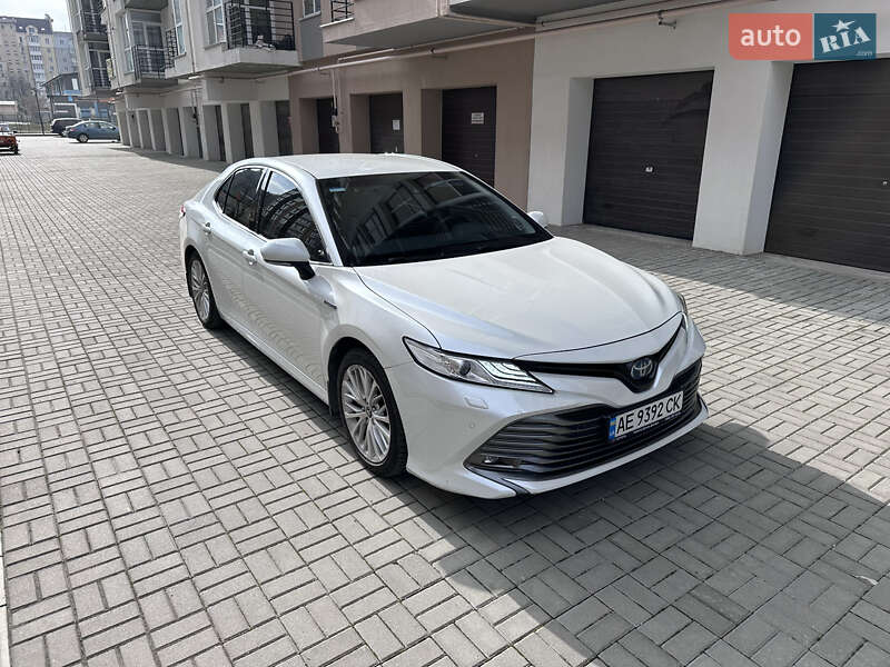 Седан Toyota Camry 2019 в Днепре