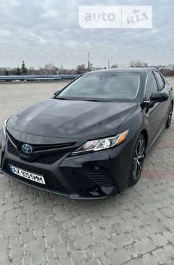 Седан Toyota Camry 2020 в Харькове