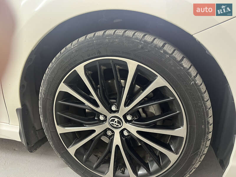 Седан Toyota Camry 2017 в Хмельницькому