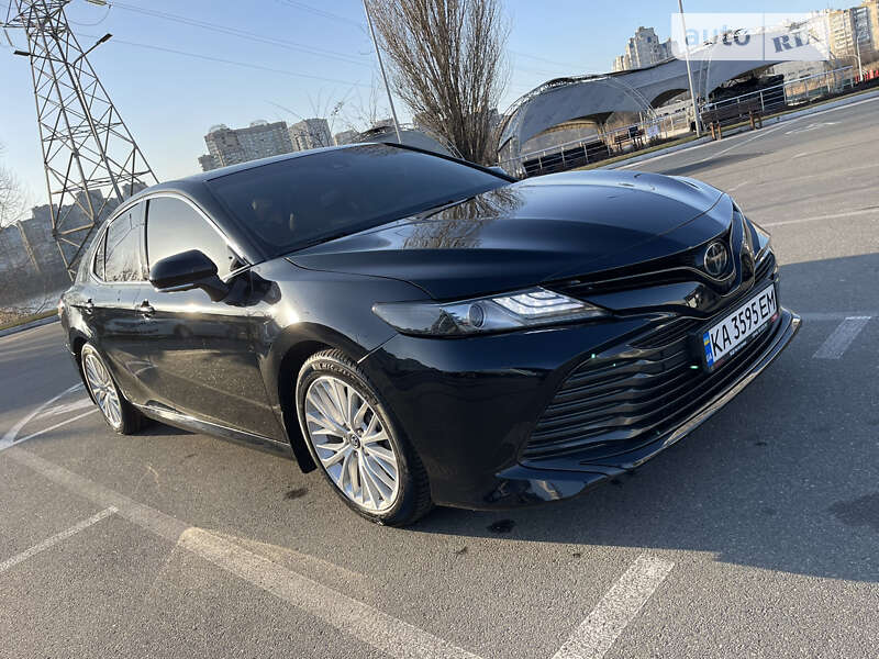 Седан Toyota Camry 2017 в 