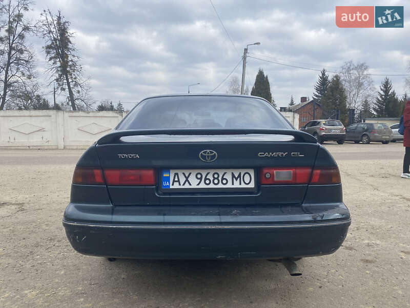 Седан Toyota Camry 1998 в Харькове