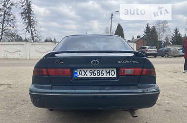 Седан Toyota Camry 1998 в Харькове