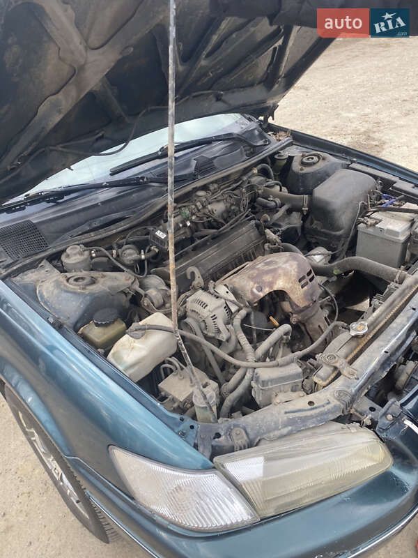 Седан Toyota Camry 1998 в Харькове