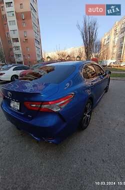 Седан Toyota Camry 2017 в 