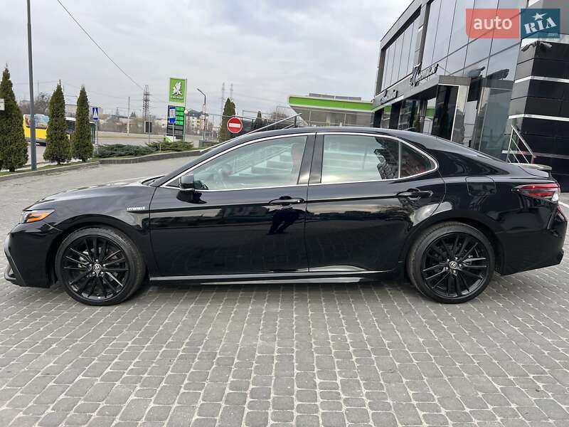 Седан Toyota Camry 2020 в Львове