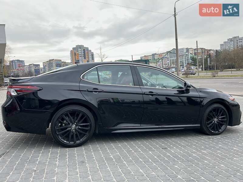 Седан Toyota Camry 2020 в Львове