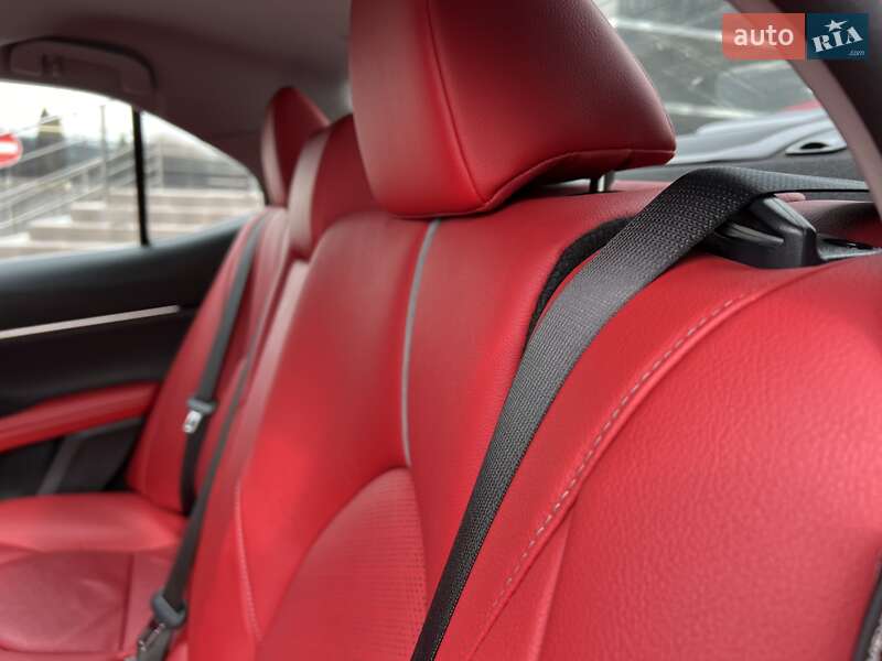 Седан Toyota Camry 2020 в Львове