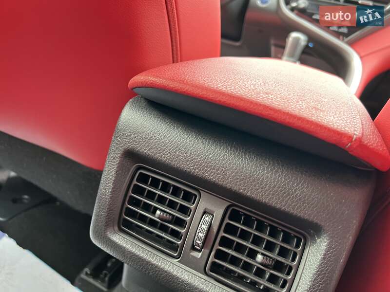 Седан Toyota Camry 2020 в Львове