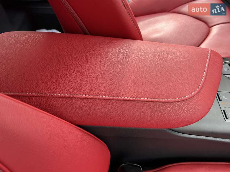 Седан Toyota Camry 2020 в Львове