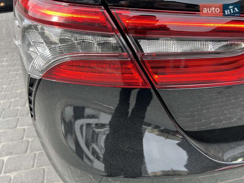 Седан Toyota Camry 2020 в Львове