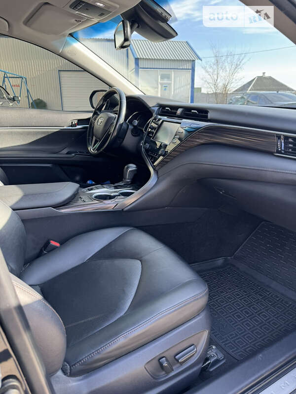 Седан Toyota Camry 2020 в Харькове