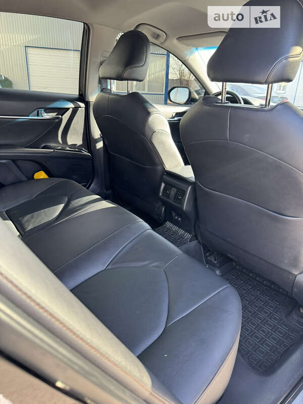 Седан Toyota Camry 2020 в Харькове
