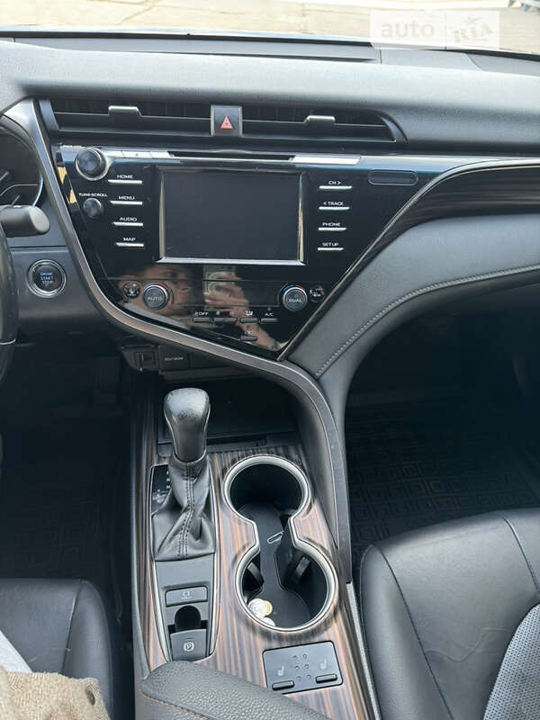 Седан Toyota Camry 2020 в Харькове