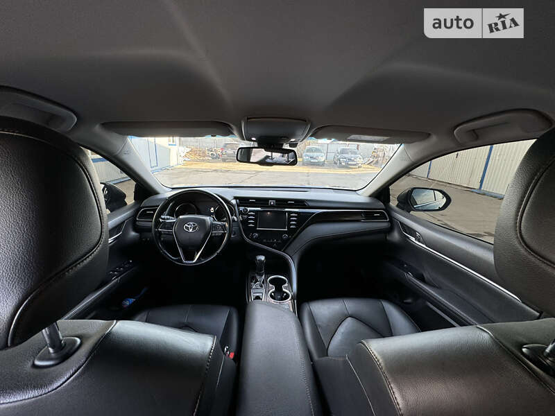 Седан Toyota Camry 2020 в Харькове