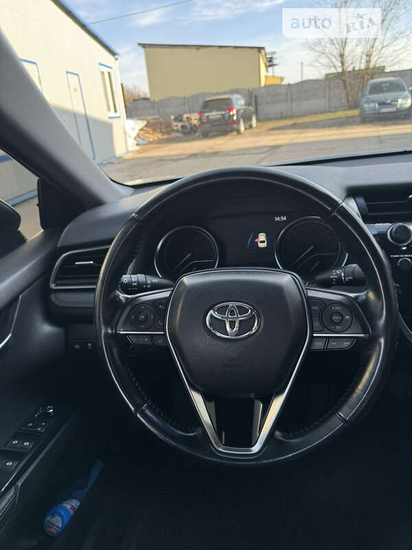 Седан Toyota Camry 2020 в Харькове