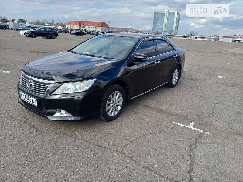 Седан Toyota Camry 2013 в Києві