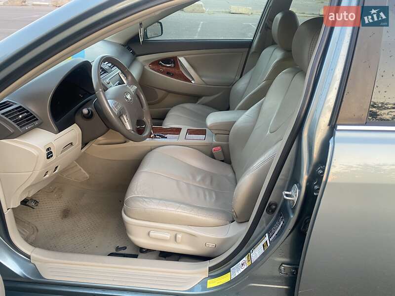 Седан Toyota Camry 2010 в Миколаєві