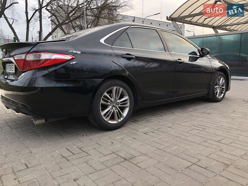 Седан Toyota Camry 2016 в Києві