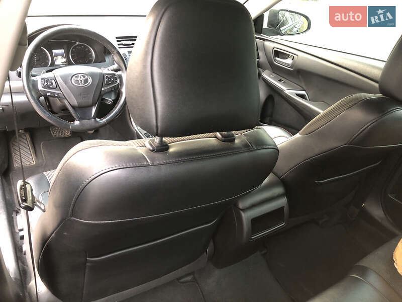 Седан Toyota Camry 2016 в Києві