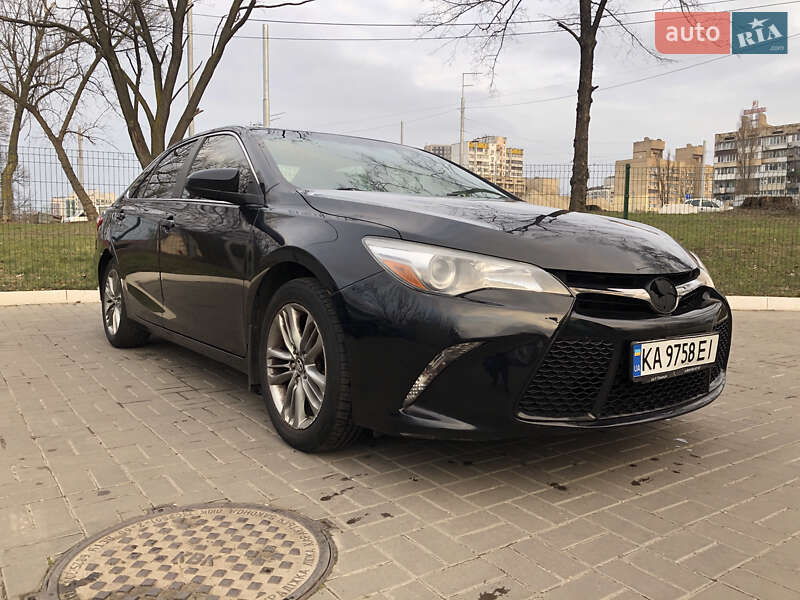 Седан Toyota Camry 2016 в Києві