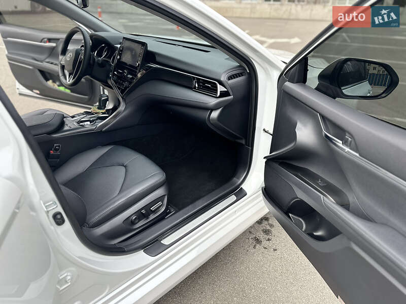 Седан Toyota Camry 2022 в Києві