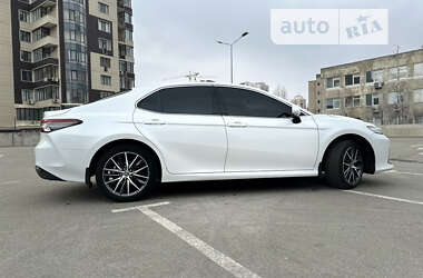 Седан Toyota Camry 2022 в Киеве