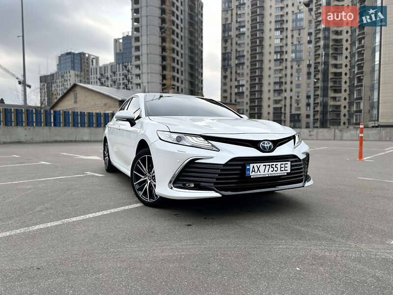 Седан Toyota Camry 2022 в Києві