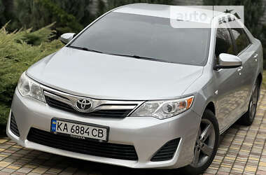 Седан Toyota Camry 2014 в Днепре