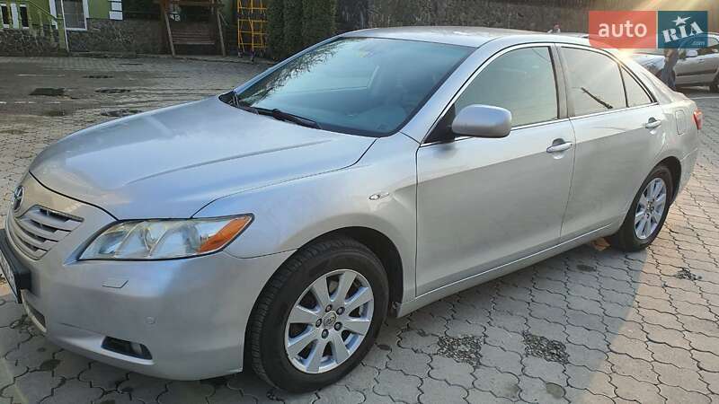 Седан Toyota Camry 2008 в Черновцах