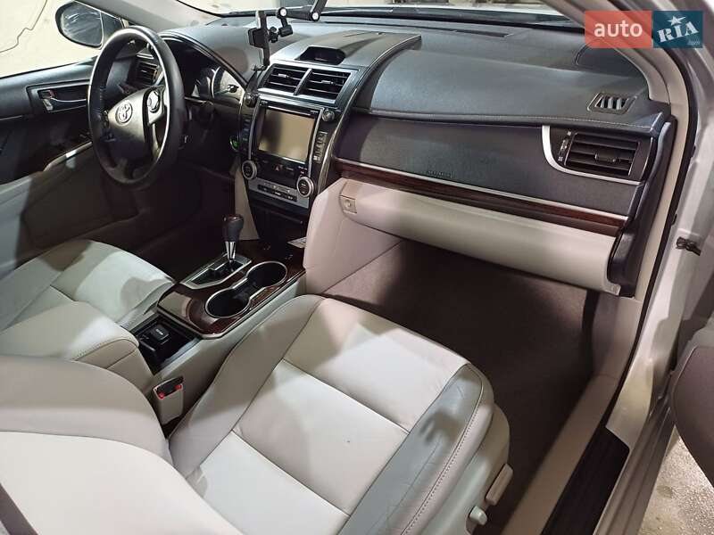 Седан Toyota Camry 2014 в Житомирі