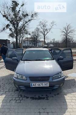 Седан Toyota Camry 1998 в Дніпрі