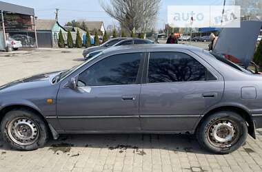 Седан Toyota Camry 1998 в Дніпрі