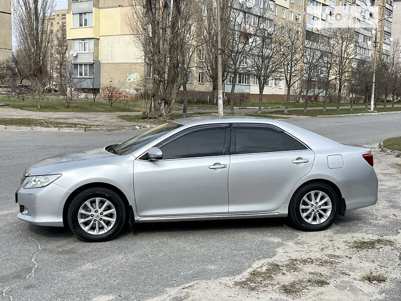 Седан Toyota Camry 2011 в Каменском