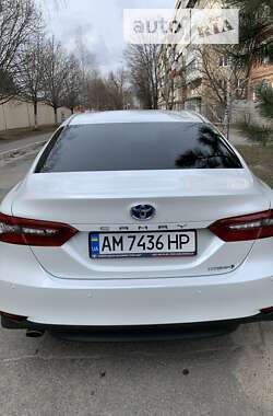 Седан Toyota Camry 2023 в Киеве