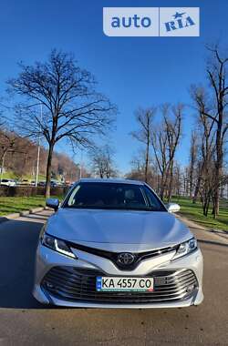 Седан Toyota Camry 2017 в Києві