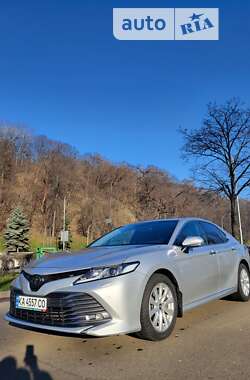 Седан Toyota Camry 2017 в Києві