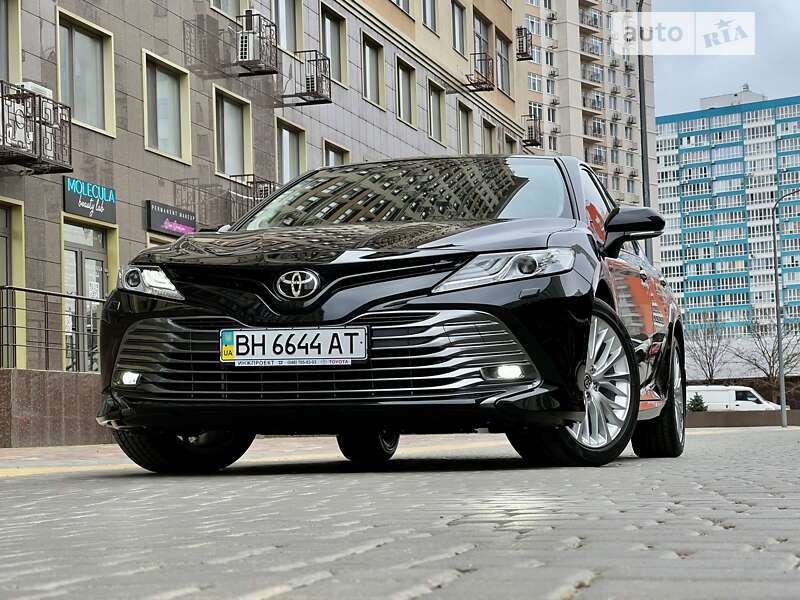 Седан Toyota Camry 2017 в Одессе