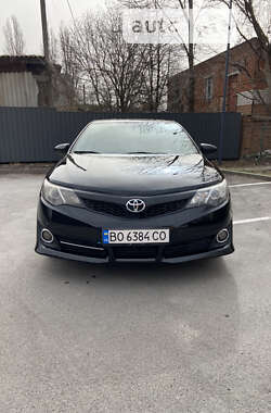 Седан Toyota Camry 2014 в Кам'янець-Подільському