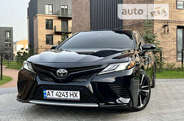 Седан Toyota Camry 2017 в Ивано-Франковске