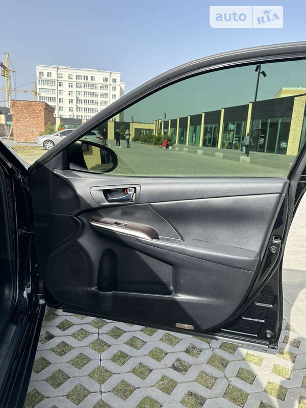 Седан Toyota Camry 2016 в Хмельницькому