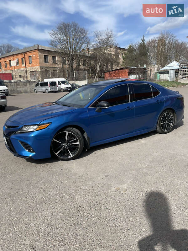 Седан Toyota Camry 2018 в Рівному
