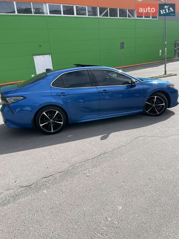 Седан Toyota Camry 2018 в Рівному