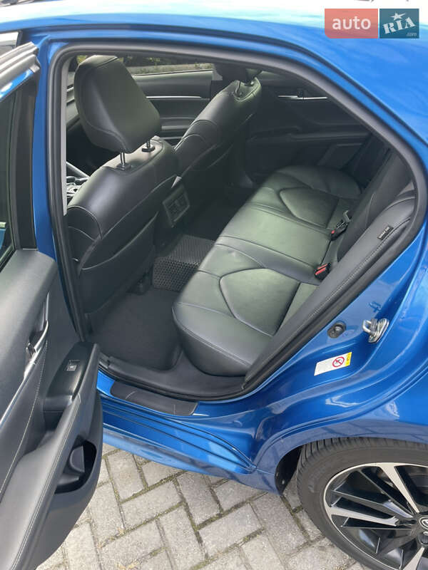 Седан Toyota Camry 2018 в Рівному