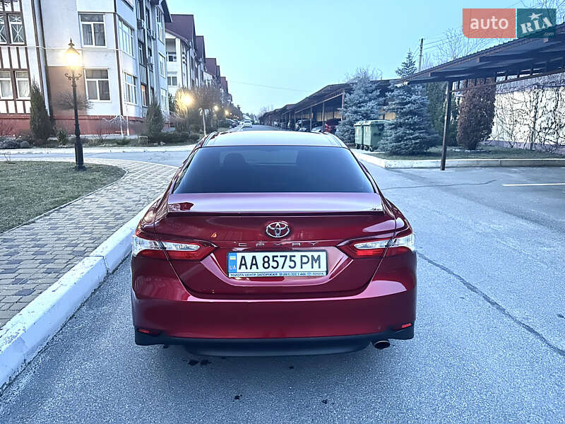 Седан Toyota Camry 2018 в Запоріжжі