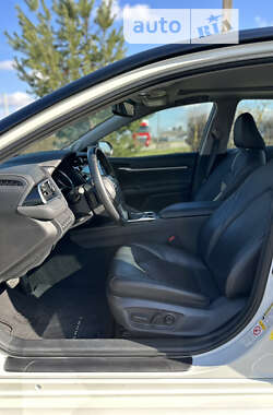 Седан Toyota Camry 2018 в 