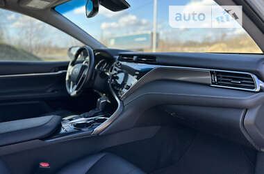 Седан Toyota Camry 2018 в 