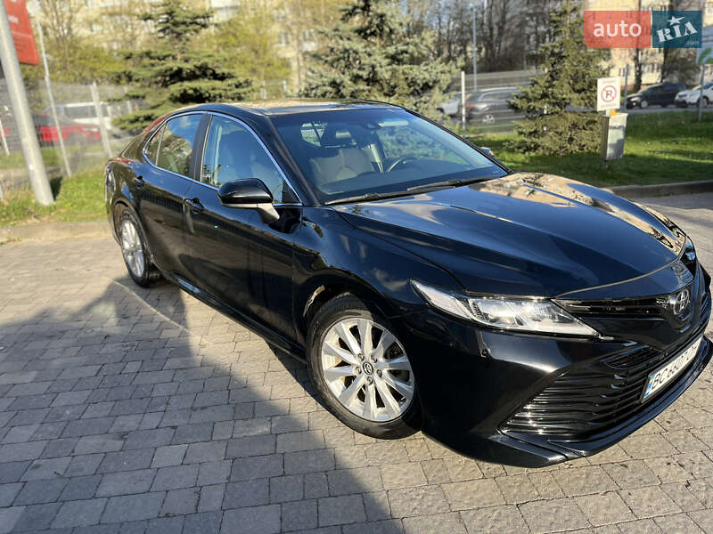 Седан Toyota Camry 2018 в Львові