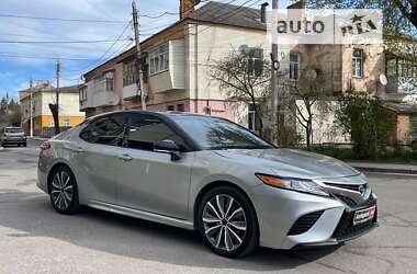 Седан Toyota Camry 2018 в Виннице